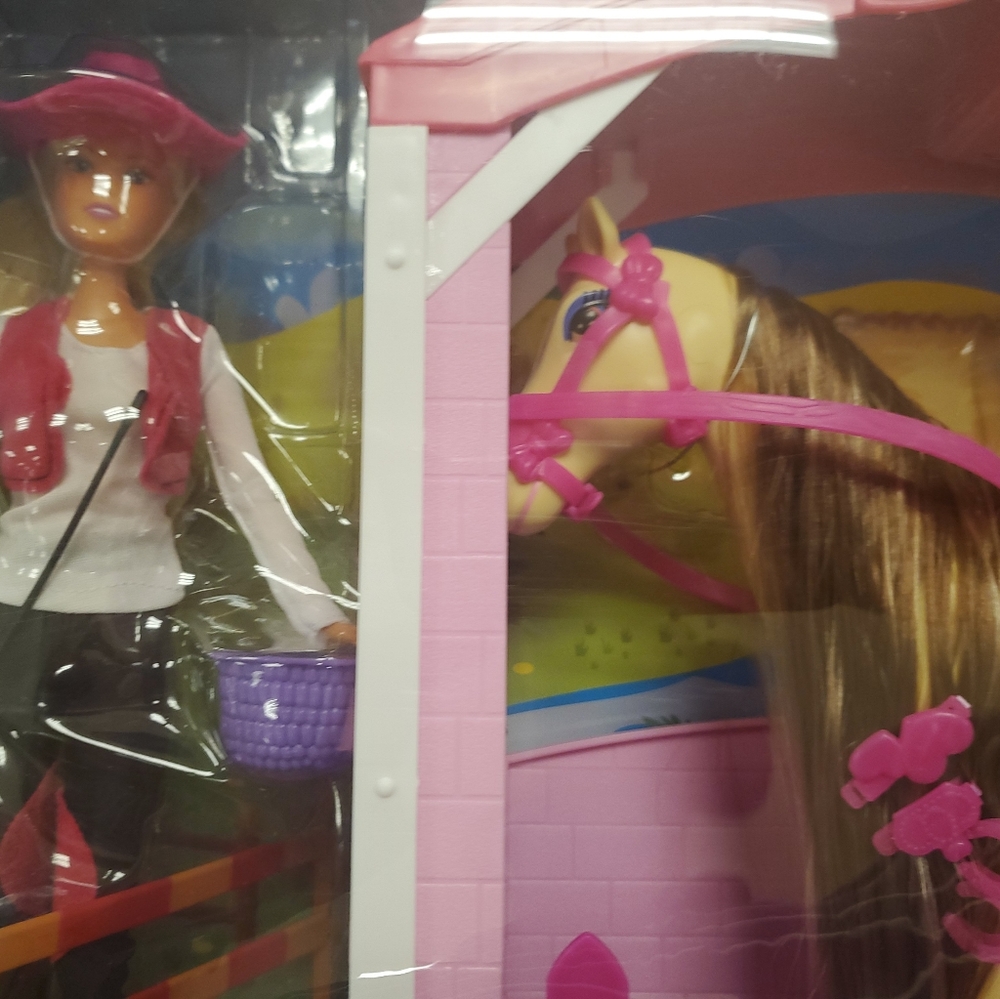 Steffi Love Horse Stable brand new in box - Picture 2 of 3